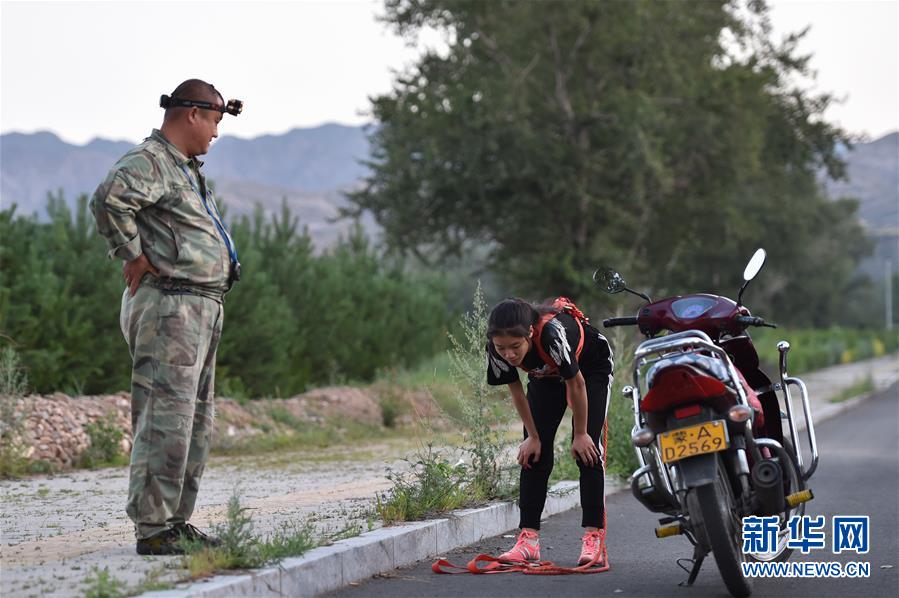 (體育·圖文互動)(10)父愛如燈  伴我奔跑