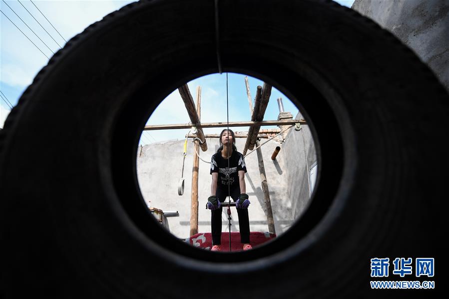 (體育·圖文互動)(12)父愛如燈  伴我奔跑