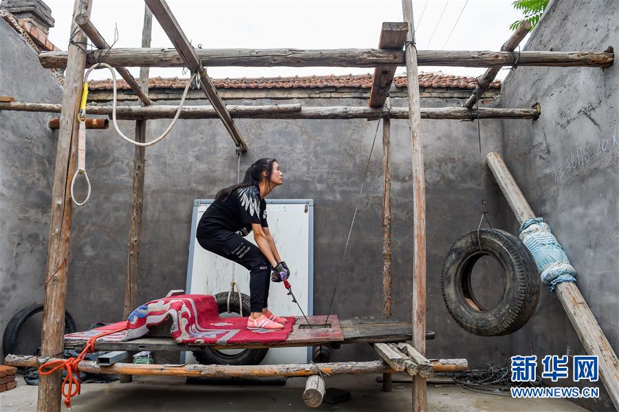 (體育·圖文互動)(13)父愛如燈  伴我奔跑