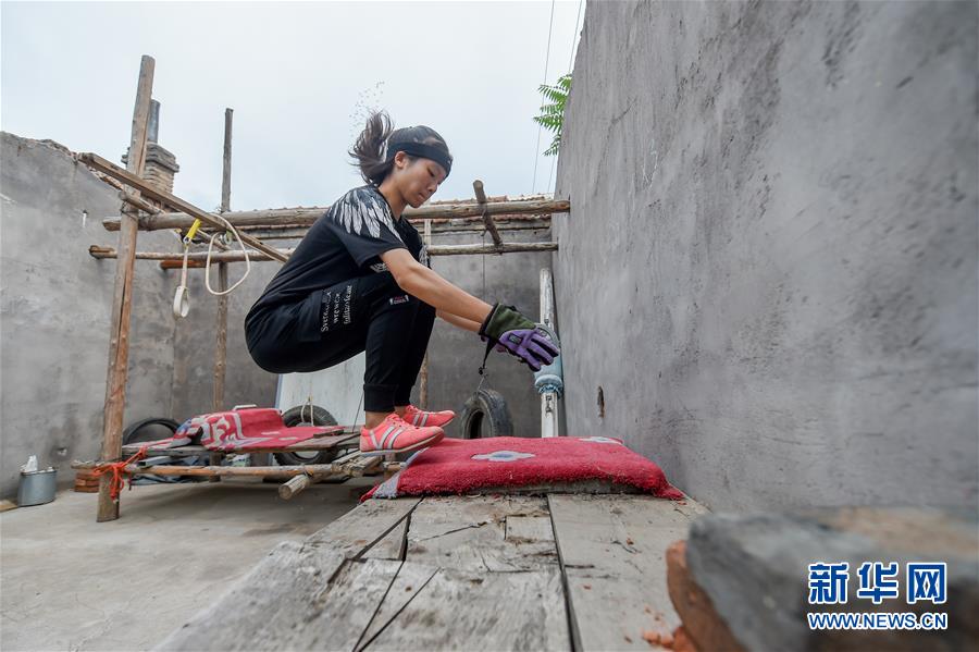 (體育·圖文互動)(14)父愛如燈  伴我奔跑