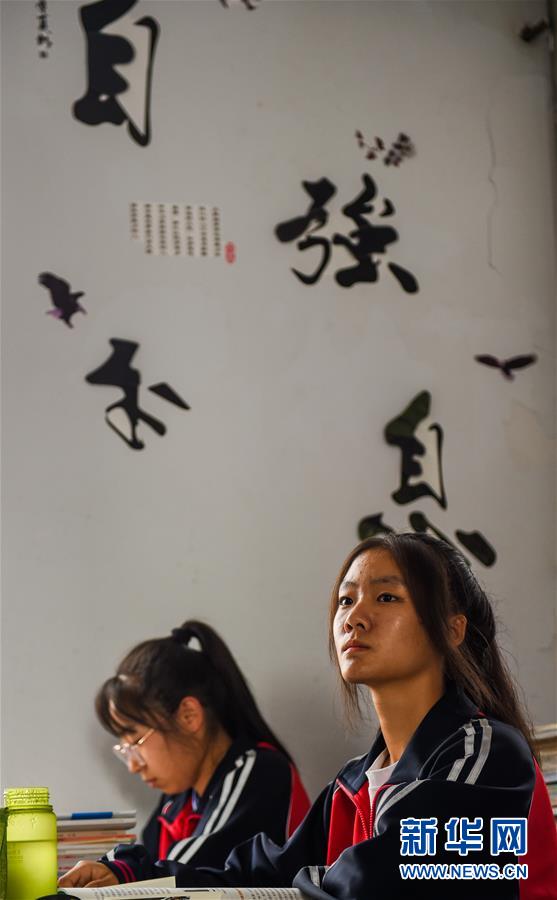 (體育·圖文互動)(16)父愛如燈  伴我奔跑