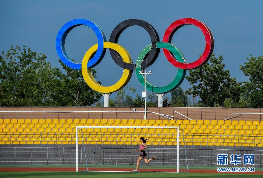 (體育·圖文互動)(19)父愛如燈  伴我奔跑
