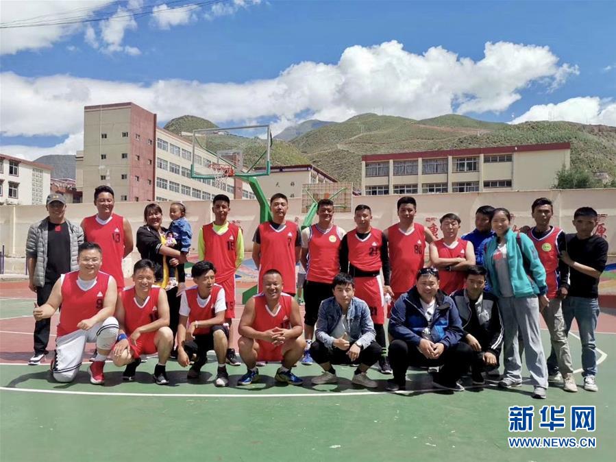 （在習近平新時代中國特色社會主義思想指引下——新時代新作為新篇章·習近平總書記關切事·圖文互動）（2）青春做伴，西部放歌——走近扎根西部建設邊疆的大學生們