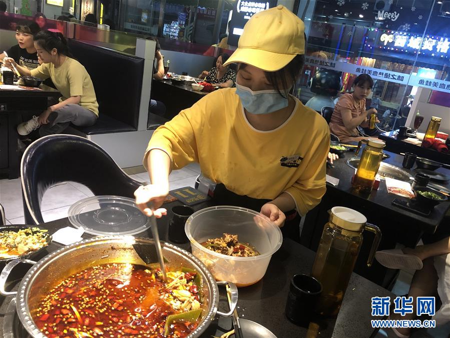 （在習近平新時代中國特色社會主義思想指引下——新時代新作為新篇章·習近平總書記關切事·圖文互動）（1）珍惜盤中餐，狠剎浪費風——各地積極行動堅決制止餐飲浪費