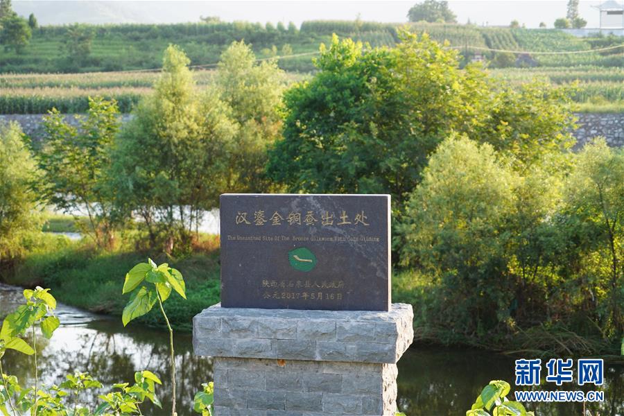 （走向我們的小康生活·圖文互動）（5）綠了青山，紅了日子——秦巴山區群眾繪出小康“調色板”