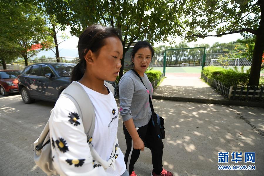 （熱點鮮報·圖文互動）（1）為了大涼山的下一代，她奔赴在助學路上