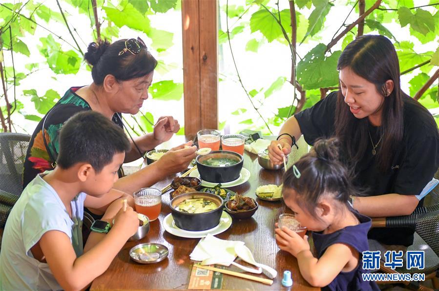 （在習近平新時代中國特色社會主義思想指引下——新時代新作為新篇章·習近平總書記關切事·圖文互動）（6）珍惜盤中餐，狠剎浪費風——各地積極行動堅決制止餐飲浪費