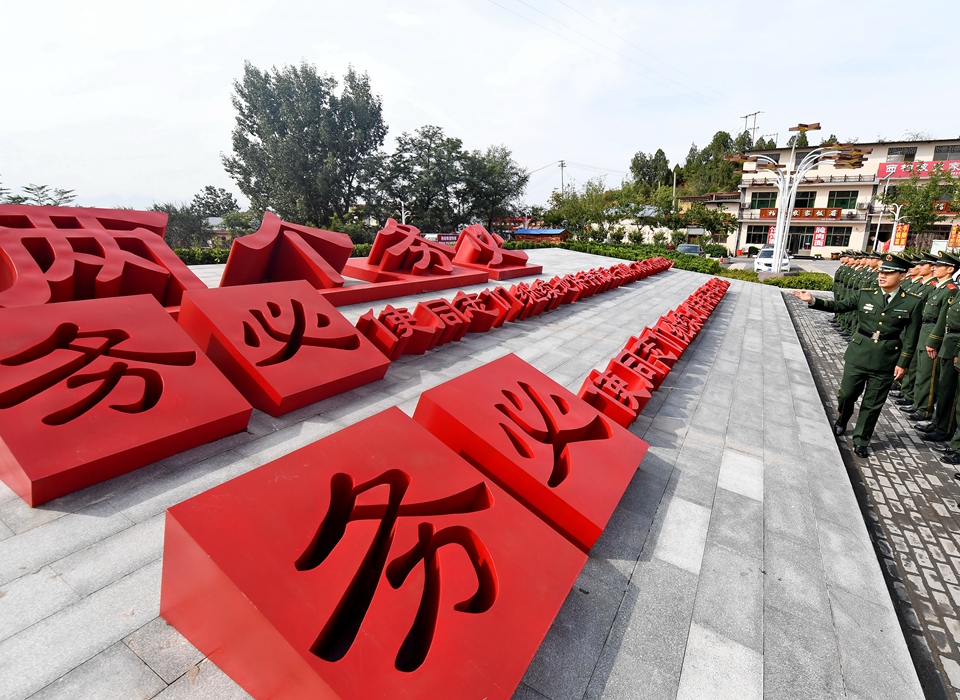 全面從嚴治黨，以更高能力和水平引領新時代