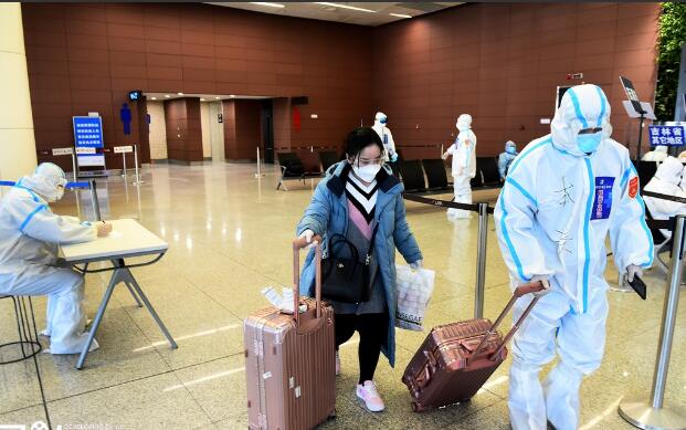 奮戰空港“疫”線的“黨員突擊隊”