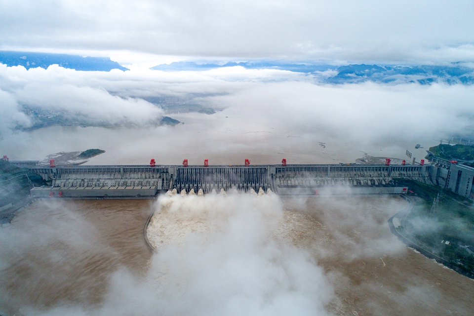 三峽水利樞紐迎戰建庫以來最大洪峰