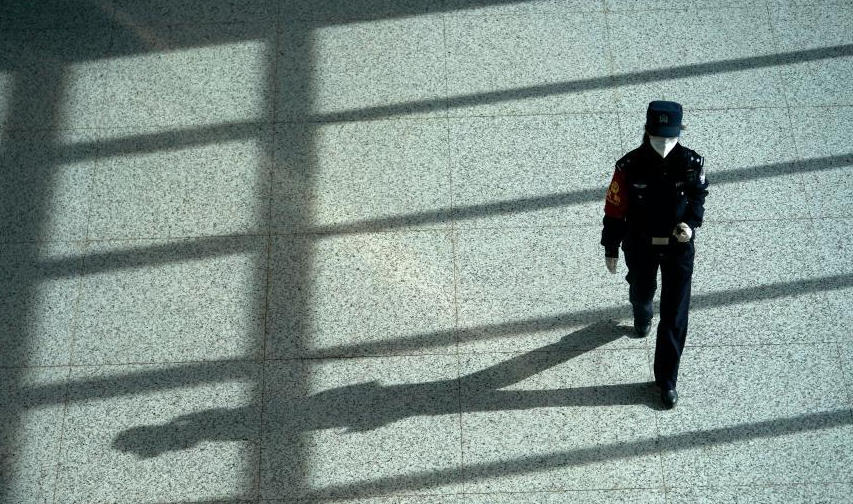 為抗疫，這個警察家庭同城相望