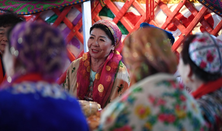 氈房里的&ldquo;新春歌會&rdquo;