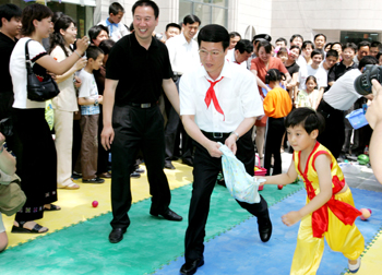 “為民、務實、清廉”——記中共中央政治局常委張高麗