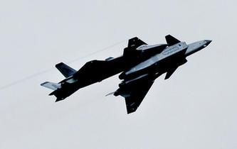 “殲-20，你不要飛得那么快……”