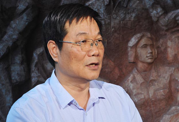 我們把黨的政治優勢和現代企業制度優勢結合起來，建立完善決策、執行、監督三個體系。