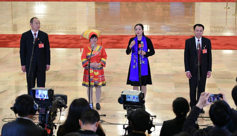 蔡松濤、杜麗群、楊小玲、賈立群接受采訪