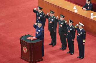 中央軍委副主席、委員進行憲法宣誓