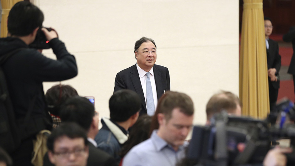 馬曉偉步入“部長通道”，準備接受采訪