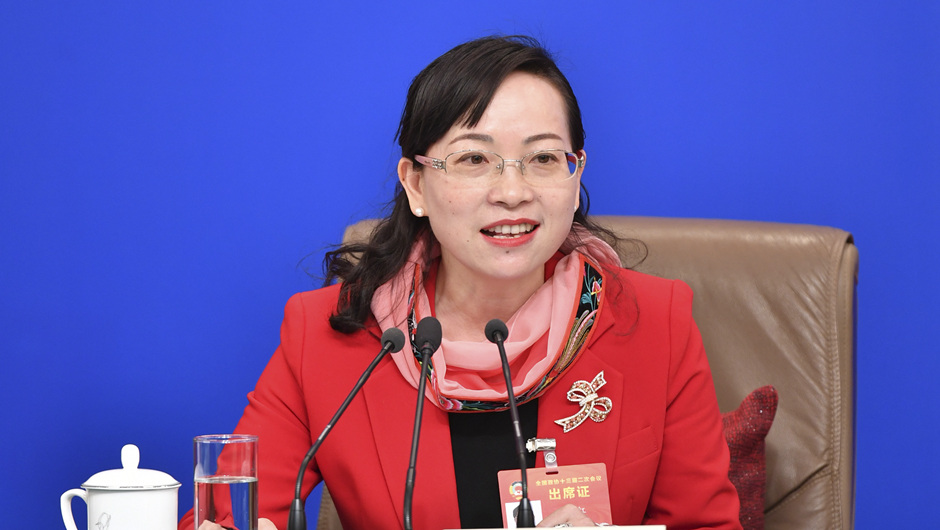 全國政協委員、湖南省湘西土家族苗族自治州政協副主席 石紅