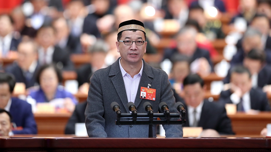 新疆維吾爾自治區呼圖壁縣政協副主席、伊斯蘭教協會會長，呼圖壁縣城鎮陜西寺阿訇 楊杰