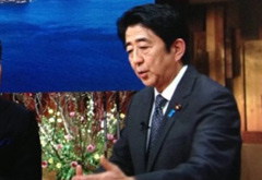 安倍搬起石頭要砸誰的腳？