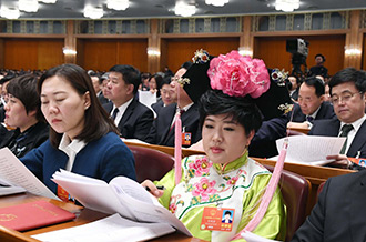 全國人大代表孫艷玲：做好非遺事業，讓古老技藝活起來