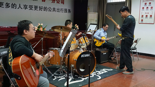 追夢中國人|侯孝輝：左手方向盤，右手麥克風