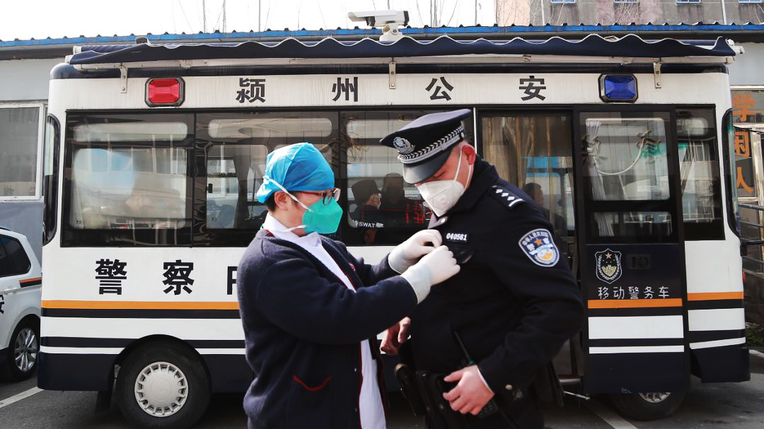 警察魏云龍：咫尺之間，各自奮戰