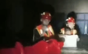 整理箱變小船 小朋友，消防員叔叔來了！