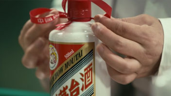 “抱團松動”！機構慌了？有人急忙賣茅臺，有人連夜看周期