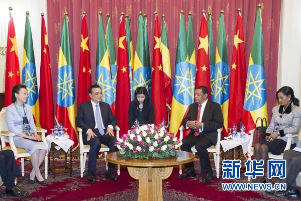 李克強總理夫人程虹、穆拉圖總統夫人梅阿扎參加會見。新華社記者王曄攝