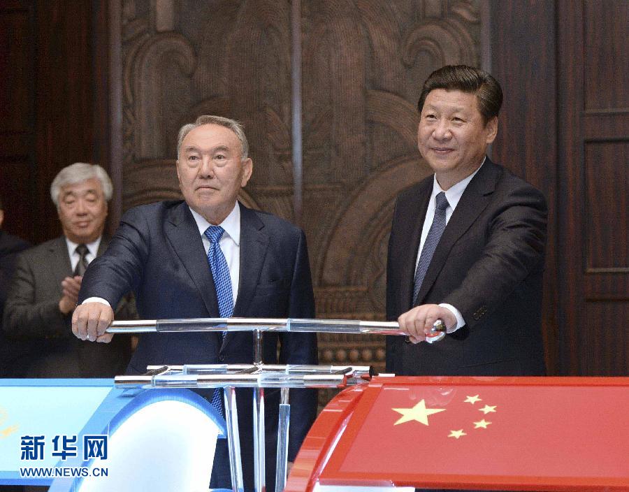 5月19日，國家主席習近平在上海同哈薩克斯坦總統納扎爾巴耶夫舉行會談。這是會談后，兩國元首共同出席中哈連云港物流場站項目遠程投產儀式。新華社記者 馬占成 攝 