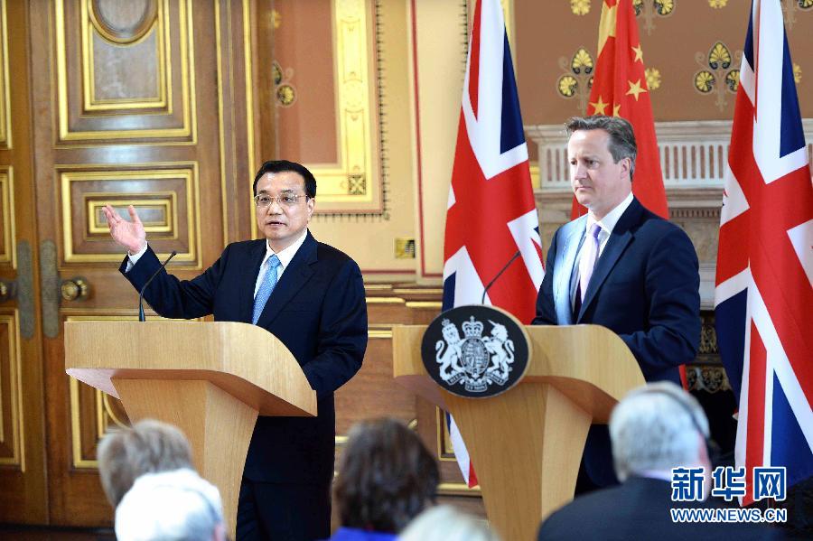 6月17日，中國國務院總理李克強同英國首相卡梅倫在倫敦舉行中英總理年度會晤后共同會見記者。新華社記者 李濤 攝  