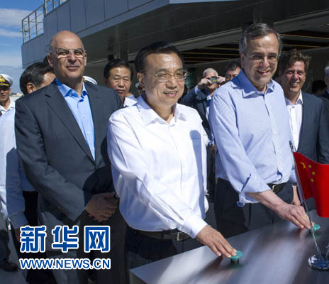這是李克強與薩馬拉斯共同發出指令，一列滿載中國貨物的列車緩緩駛出比雷埃夫斯港，開往中東歐目的地。新華社記者 王曄 攝