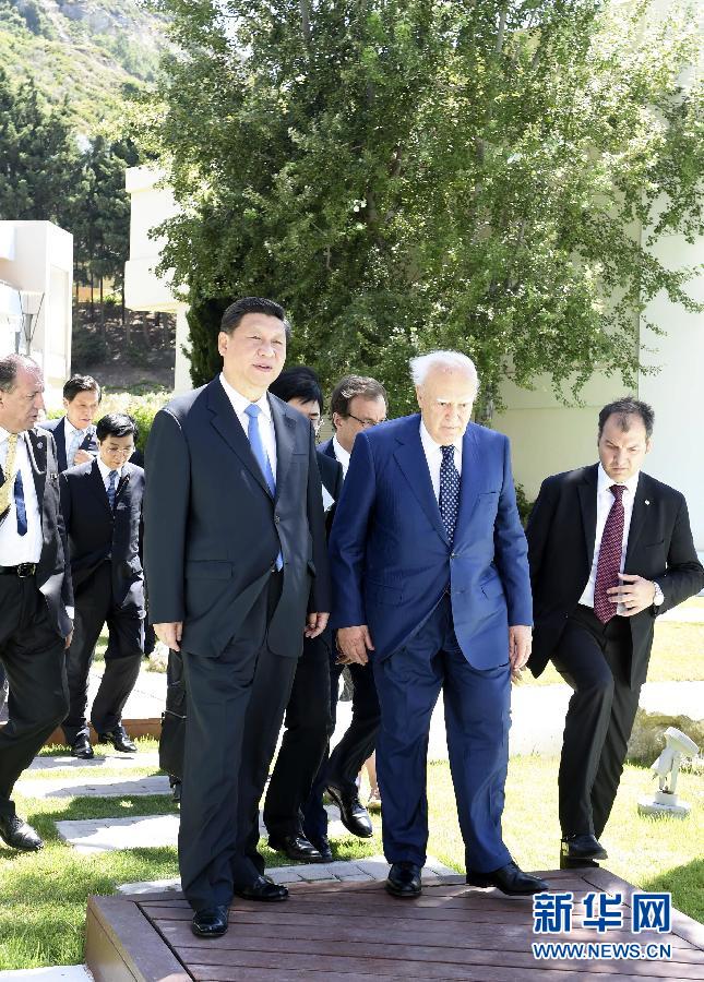 7月13日，中國國家主席習近平在希臘羅德島會見希臘總統帕普利亞斯。 新華社記者 李學仁 攝 