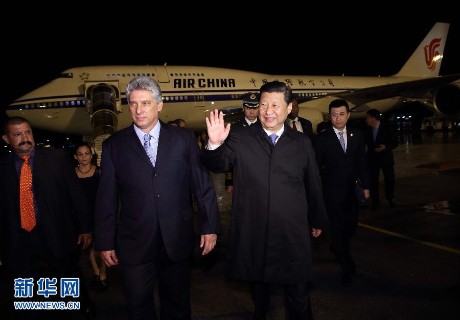 當地時間7月21日晚9時許，國家主席習近平乘坐的專機抵達哈瓦那何塞·馬蒂國際機場，開始對古巴進行國事訪問。新華社記者蘭紅光攝