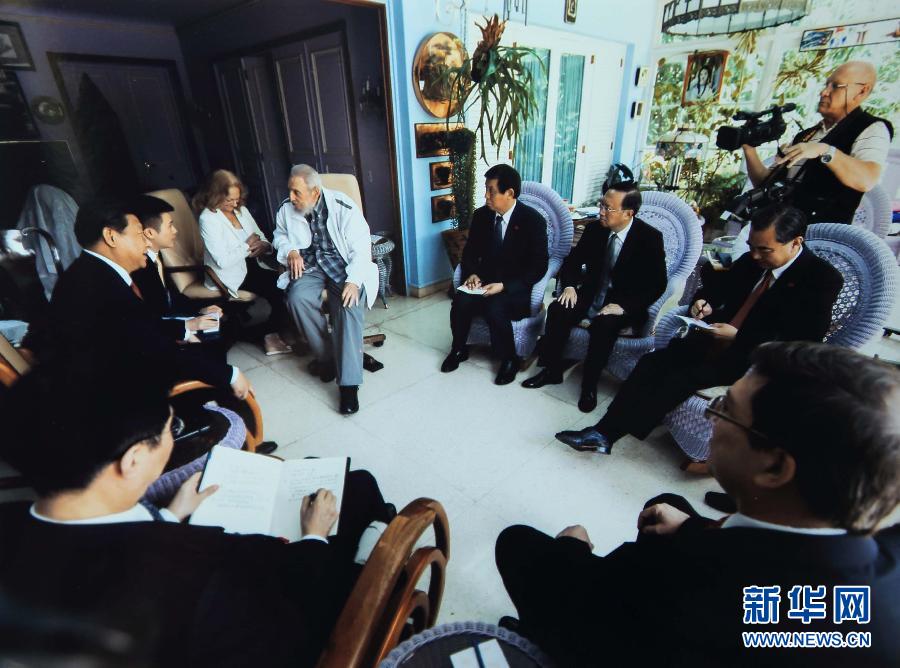 當地時間7月22日，國家主席習近平在哈瓦那親切探望古巴革命領袖菲德爾·卡斯特羅。 新華社發