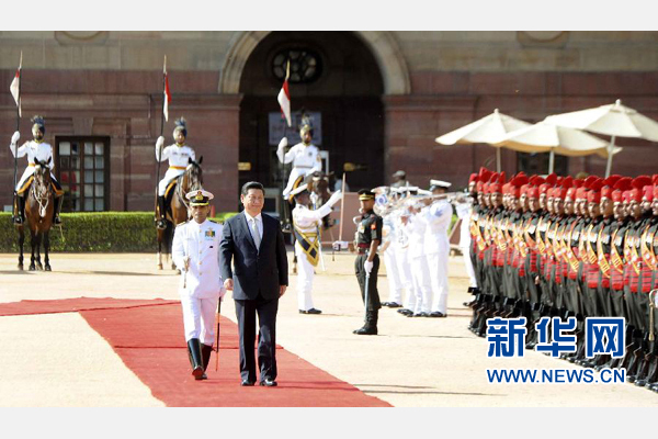 9月18日，國家主席習近平出席印度總統慕克吉在總統府舉行的隆重歡迎儀式。 新華社記者 張鐸 攝