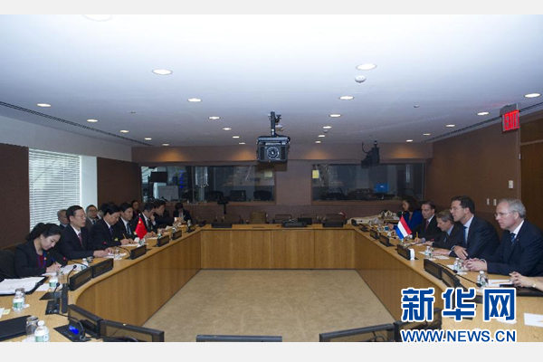 9月23日，出席聯合國氣候峰會的國家主席習近平特使、國務院副總理張高麗在紐約聯合國總部會見荷蘭首相呂特。 新華社記者 王曄 攝 