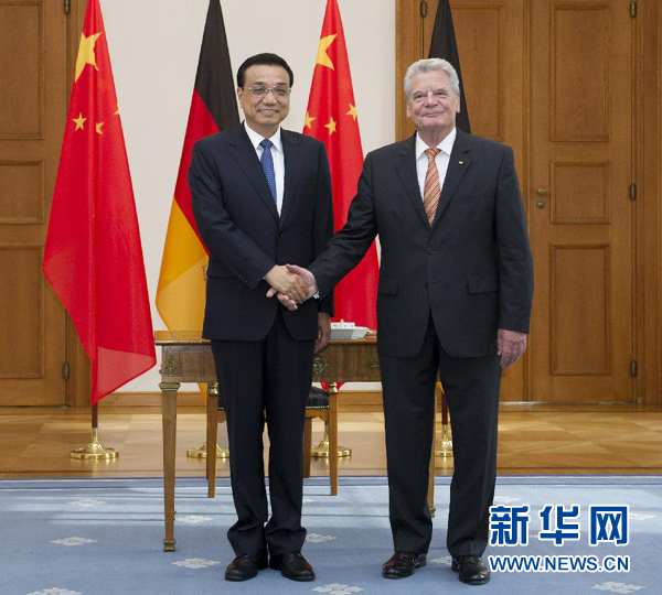 10月10日，國務院總理李克強在柏林會見德國總統高克。 新華社記者 王曄 攝 