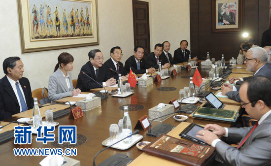 11月3日，全國政協主席俞正聲在拉巴特會見摩洛哥政府首腦本·基蘭。 新華社記者 張鐸 攝