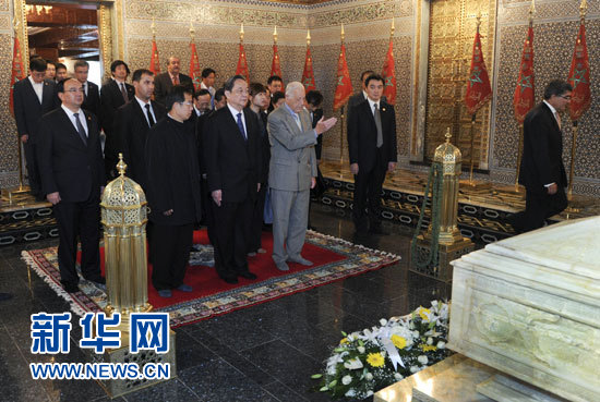 11月4日，中國全國政協主席俞正聲在拉巴特拜謁穆罕默德五世墓。新華社記者 張鐸 攝