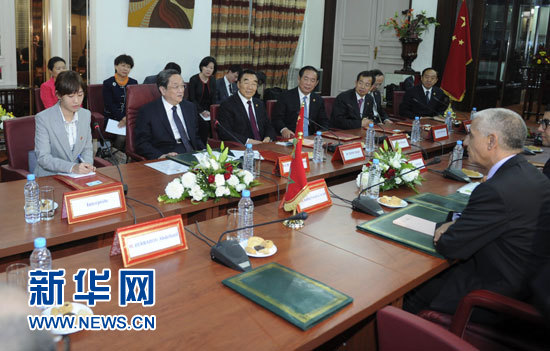 11月3日，中國全國政協主席俞正聲在拉巴特會見摩洛哥眾議長阿拉米。 新華社記者 張鐸 攝