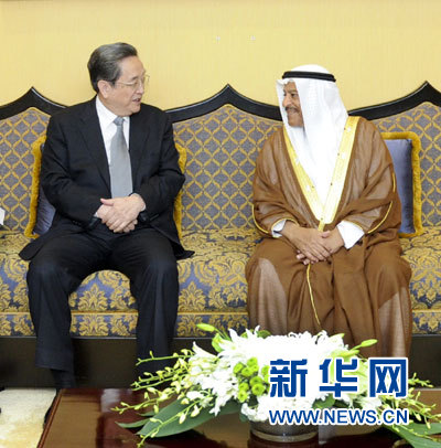 11月6日，正在巴林進行正式友好訪問的全國政協主席俞正聲在麥納麥與巴林協商會議主席阿里舉行會談。 新華社記者 張鐸 攝