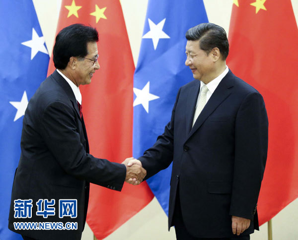 11月22日，中國國家主席習近平在斐濟楠迪會見密克羅尼西亞聯邦總統莫里。 新華社記者姚大偉攝 