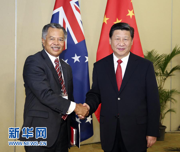 11月22日，國家主席習近平在斐濟楠迪會見庫克群島總理普納。新華社記者丁林攝 