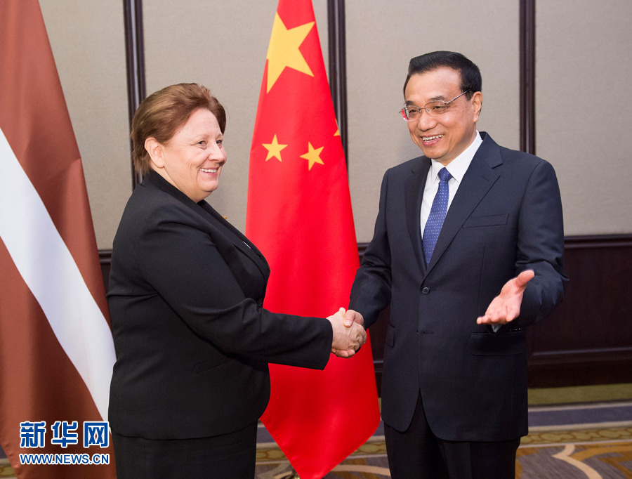    12月16日，中國國務院總理李克強在貝爾格萊德會見拉脫維亞總理斯特勞尤馬。 新華社記者黃敬文攝