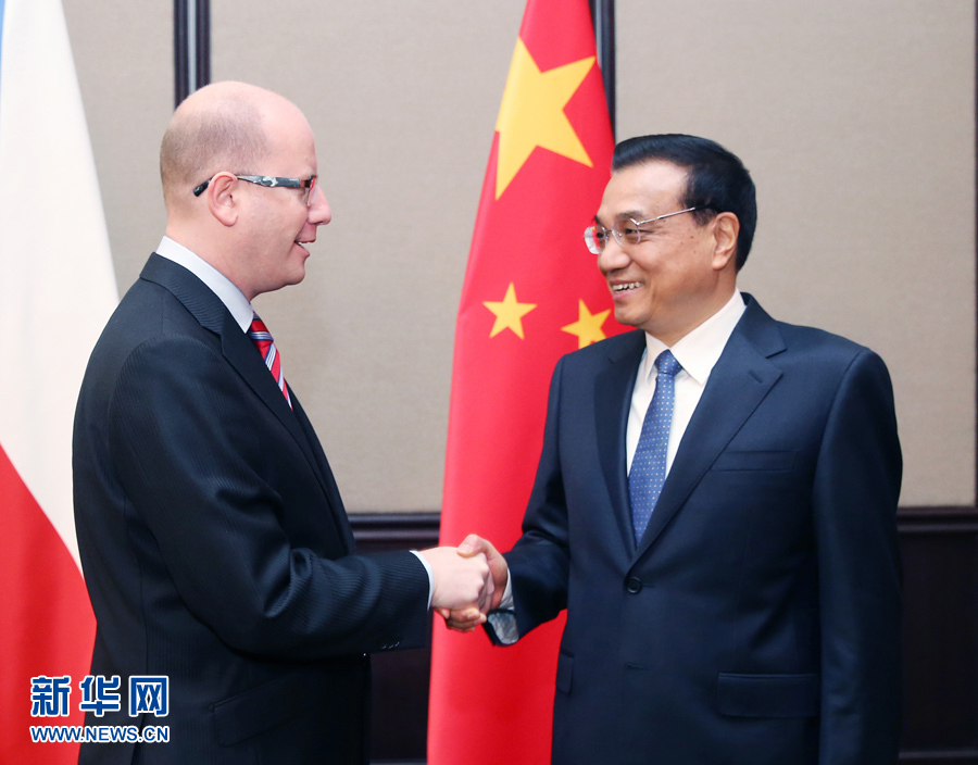 12月16日，中國國務院總理李克強在貝爾格萊德會見捷克總理索博特卡。 新華社記者姚大偉攝 