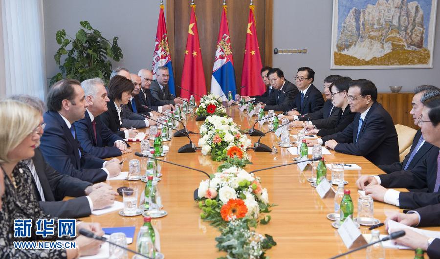 12月18日，國務院總理李克強在貝爾格萊德會見塞爾維亞總統尼科利奇。 新華社記者 黃敬文 攝 