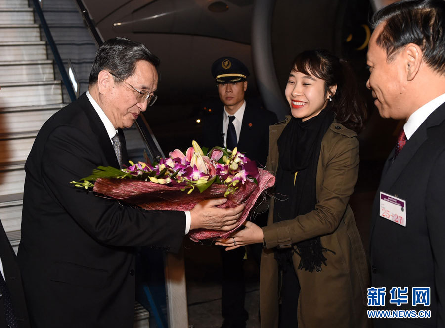 12月25日至27日，中共中央政治局常委、全國政協主席俞正聲對越南進行正式訪問。這是12月25日，俞正聲抵達河內，開始對越南進行正式訪問。 新華社記者馬占成攝